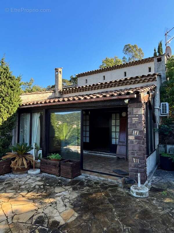 Maison à LES ISSAMBRES