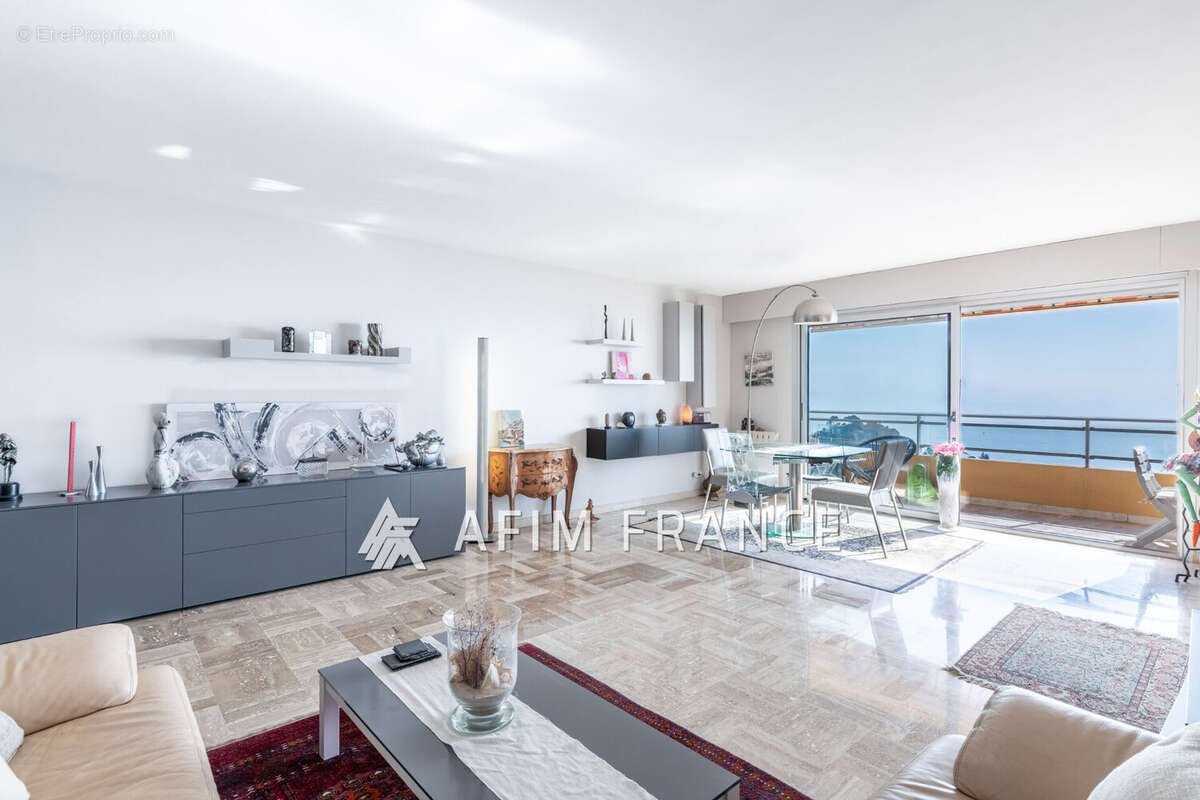 Appartement à ROQUEBRUNE-CAP-MARTIN