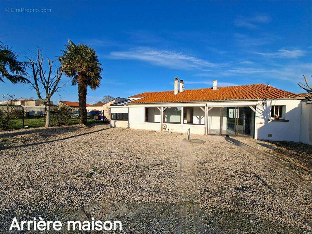 Maison à CHARRON