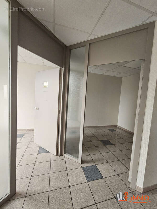 Appartement 80 m² à Saint-Genest-Lerpt  - photo 5