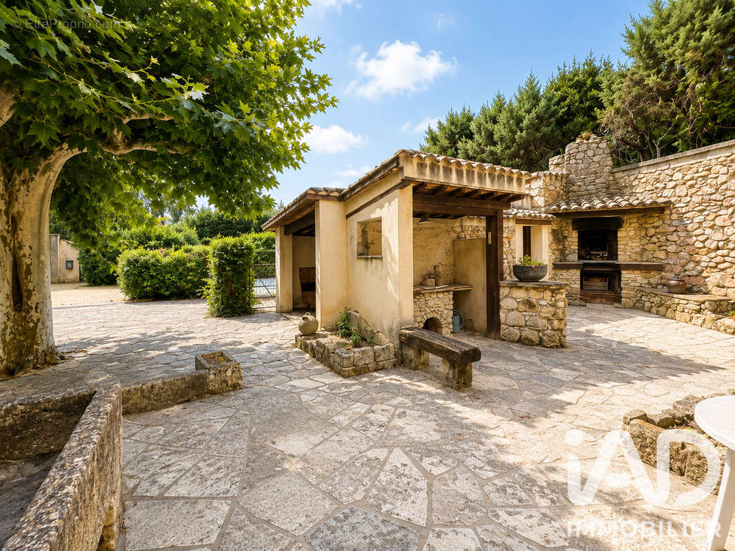 Maison 185 m² à Boulbon  - photo 6