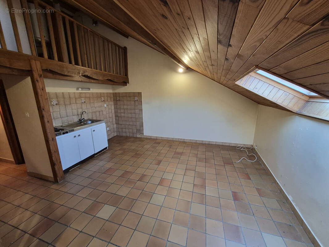 Appartement à CHAMPAGNE-EN-VALROMEY
