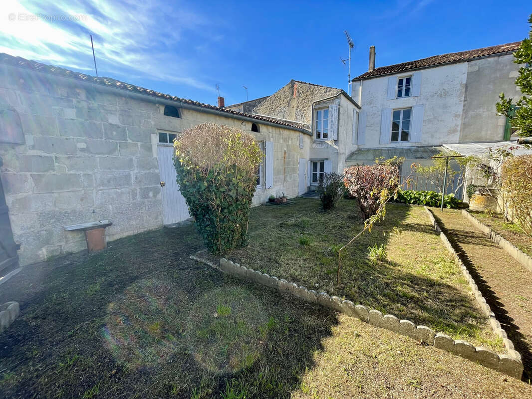 Maison à SAINT-SAVINIEN
