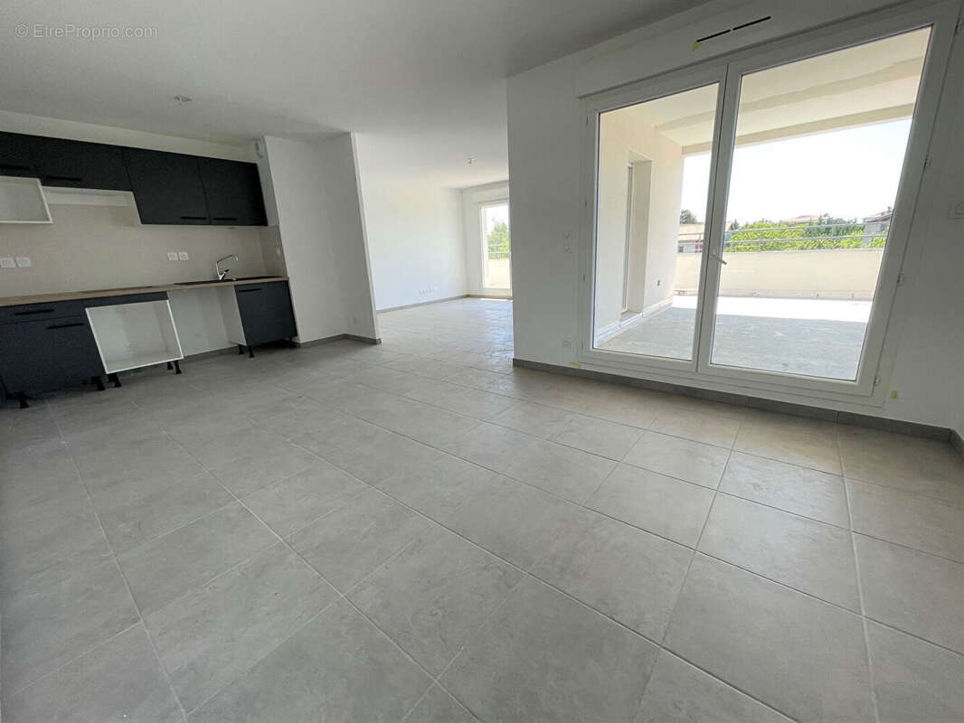Appartement Cornebarrieu 4 pièces 84m² + 19m² de terrasse + 2 Parking sous-sol ! CORNEBARRIEU - photo 2