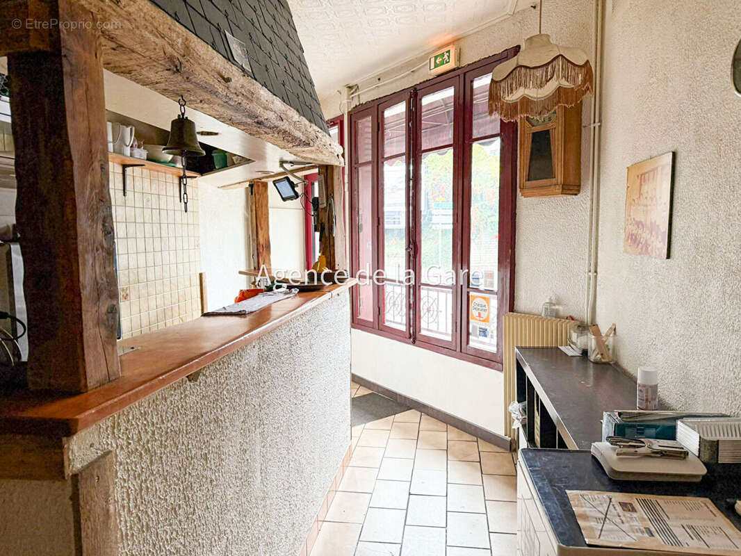 Commerce à HOUILLES