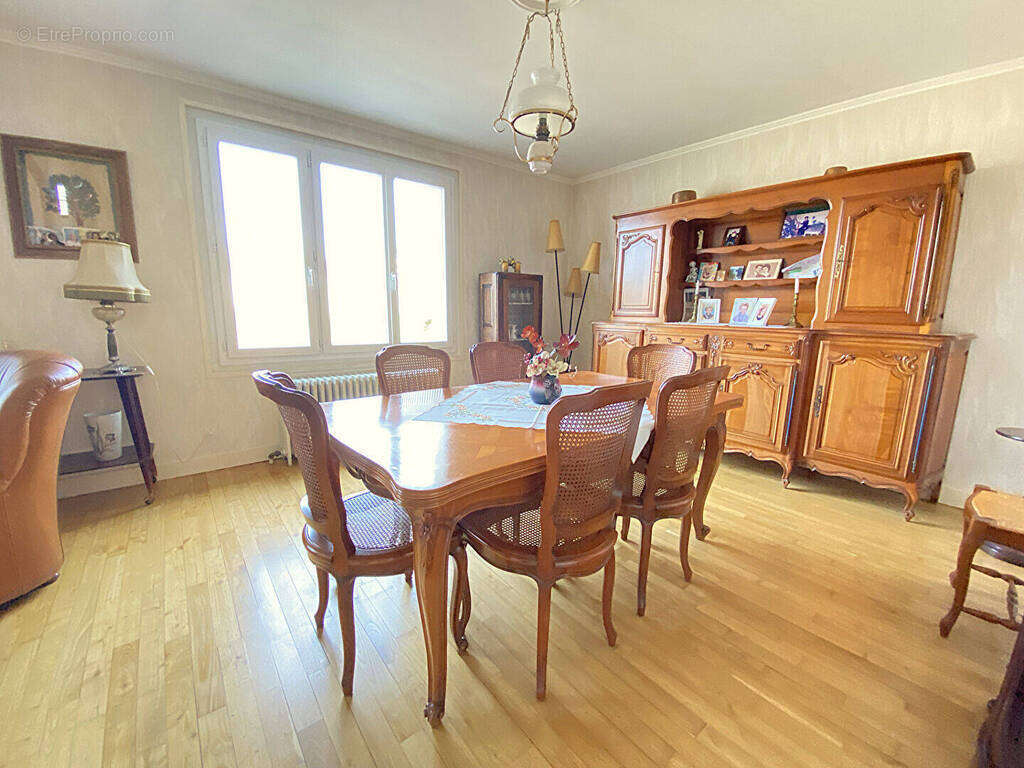 Maison à SAINT-DOULCHARD