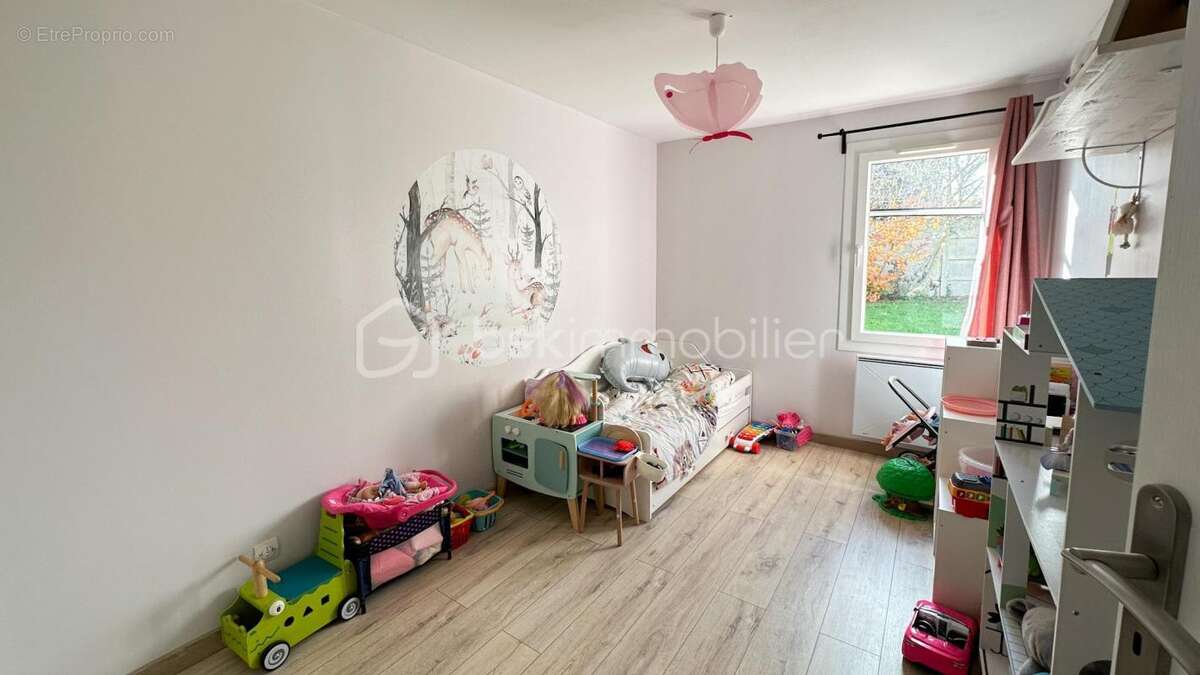 Maison à CLOS-FONTAINE