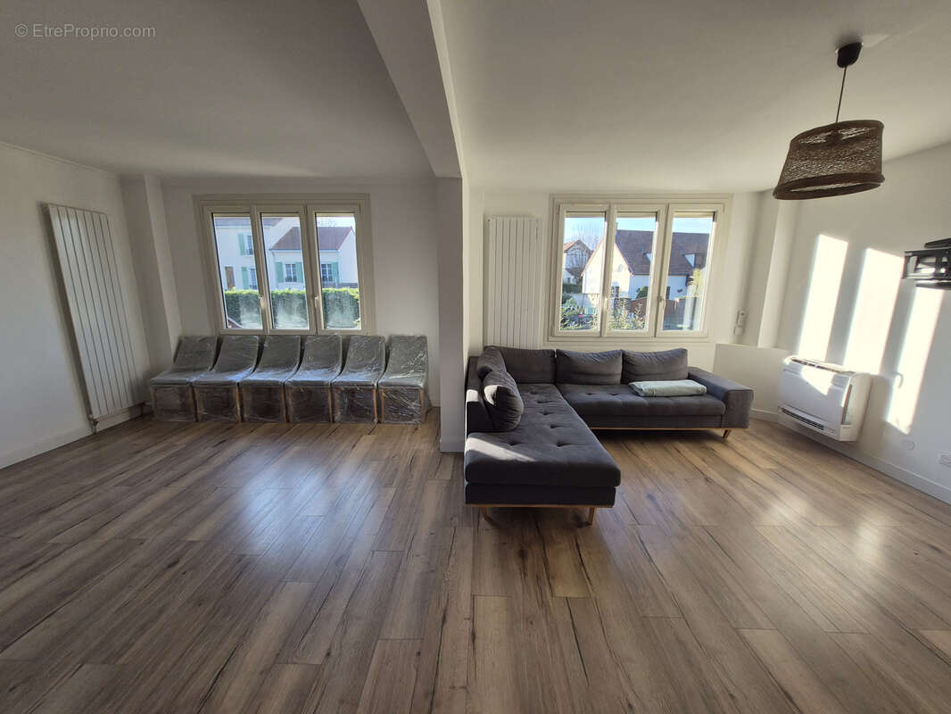 Maison à MAURECOURT