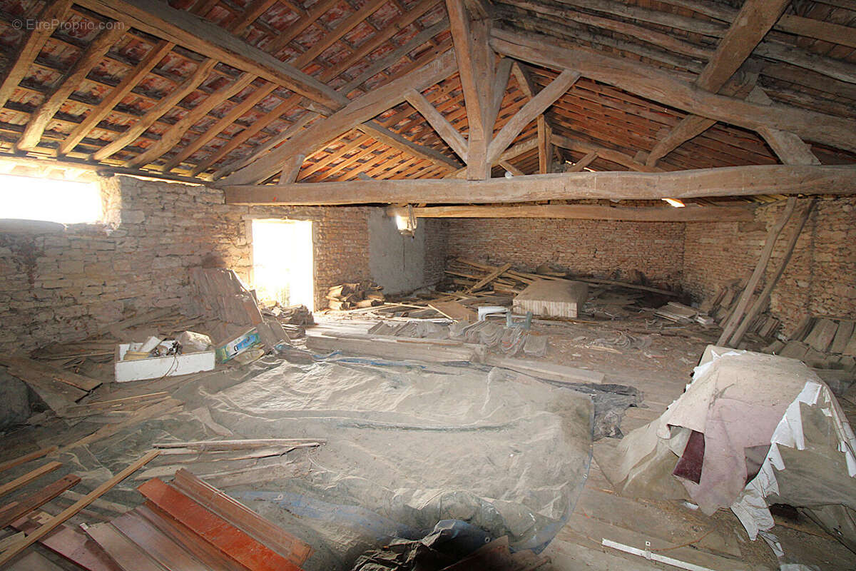 Maison à SOMMEVOIRE