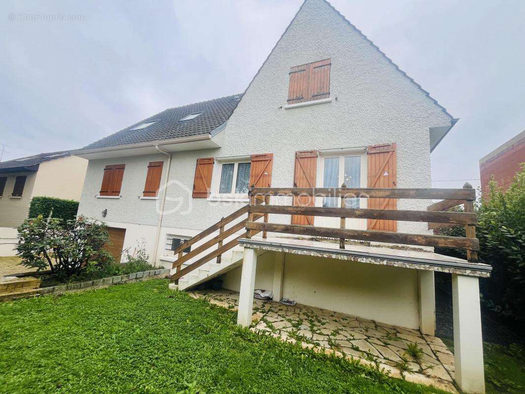 Maison à ROISSY-EN-BRIE