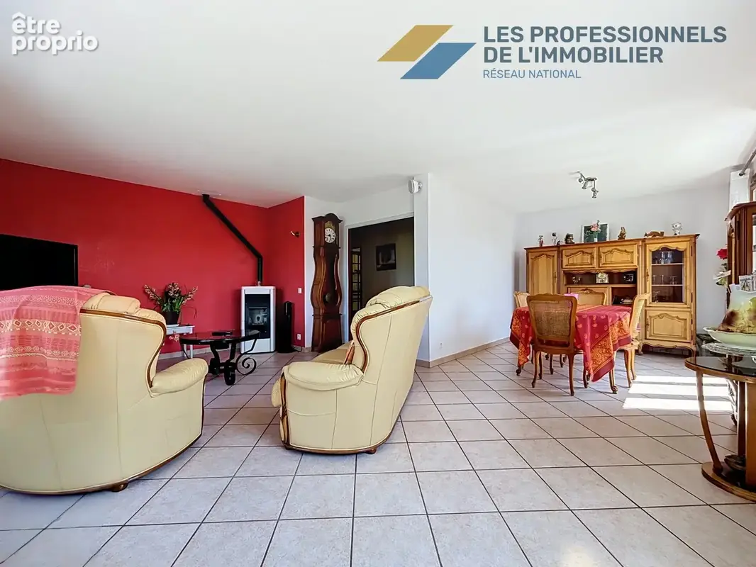 Maison traditionnelle de plain-pied de 129,25 m2 habitable, sur un terrain de 1 760 m2 - photo 4