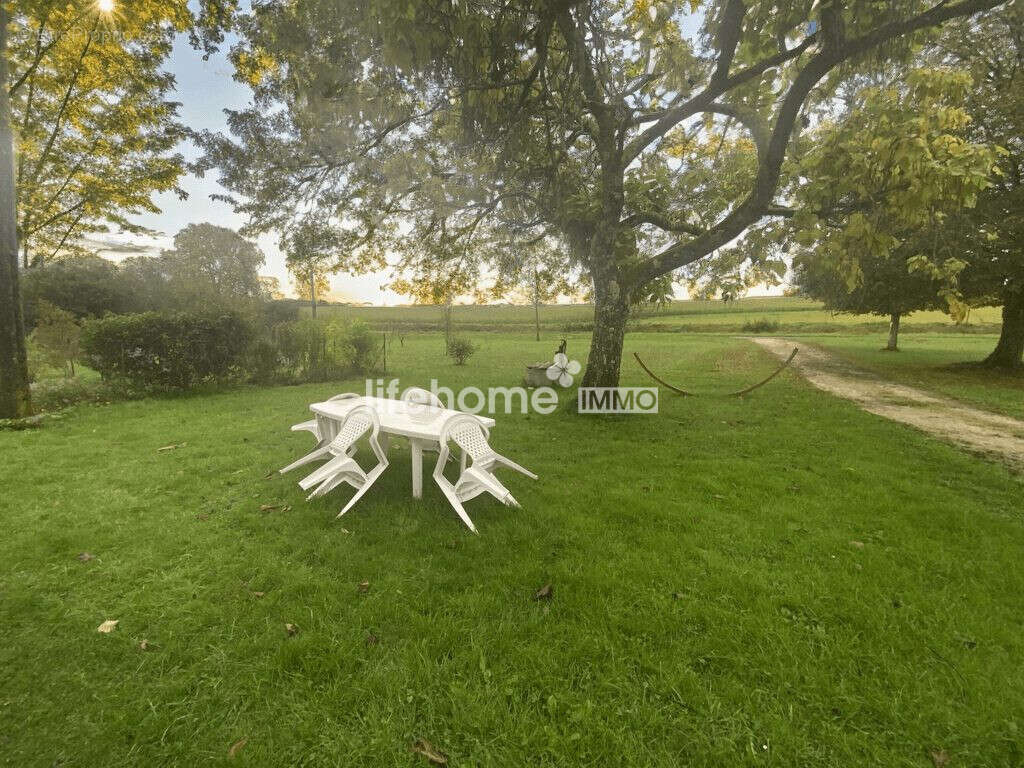 Maison à VICQ-SUR-NAHON