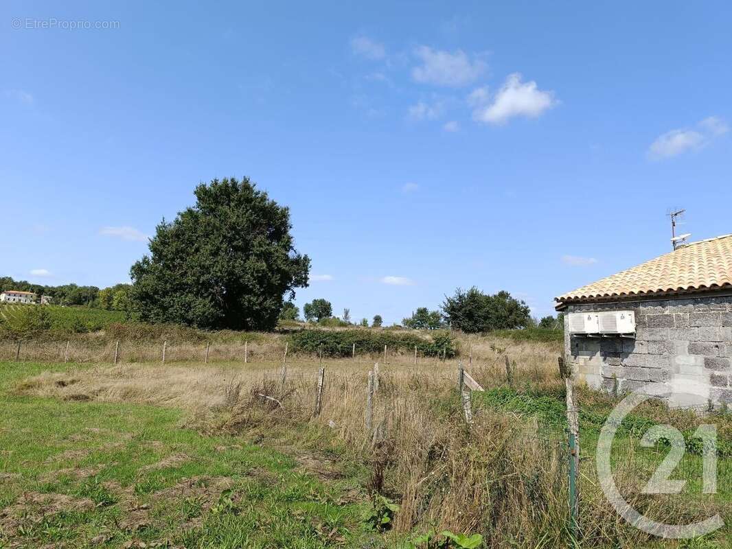 Maison 135 m² à Saint-Christophe-De-Double  - photo 7