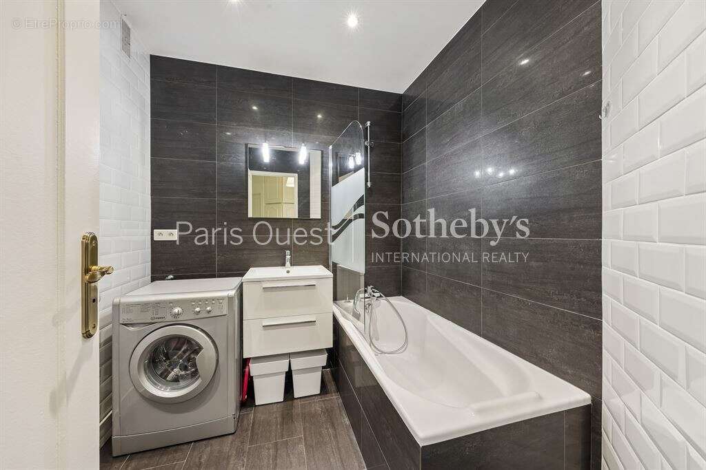 Appartement à NEUILLY-SUR-SEINE