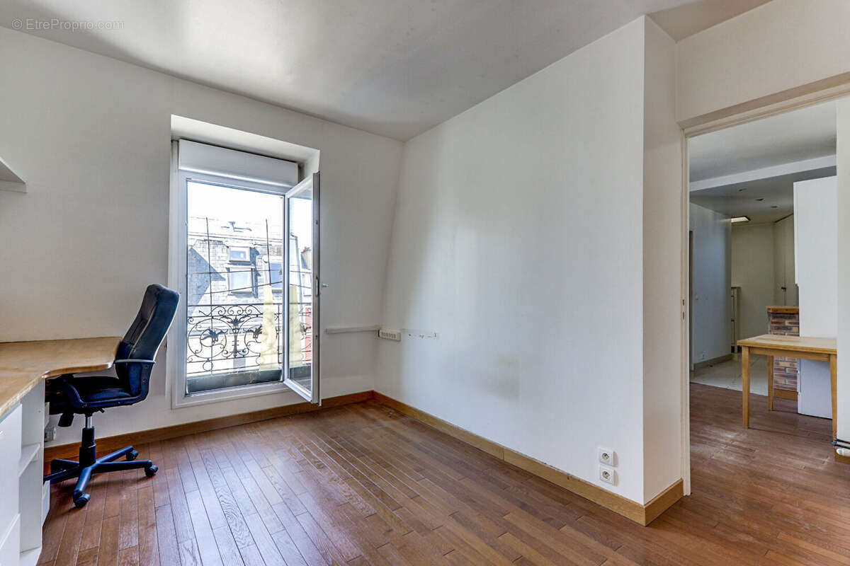 Appartement à PARIS-14E