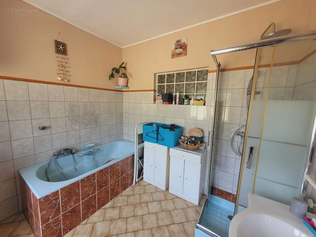 Maison à AVESNES-SUR-HELPE