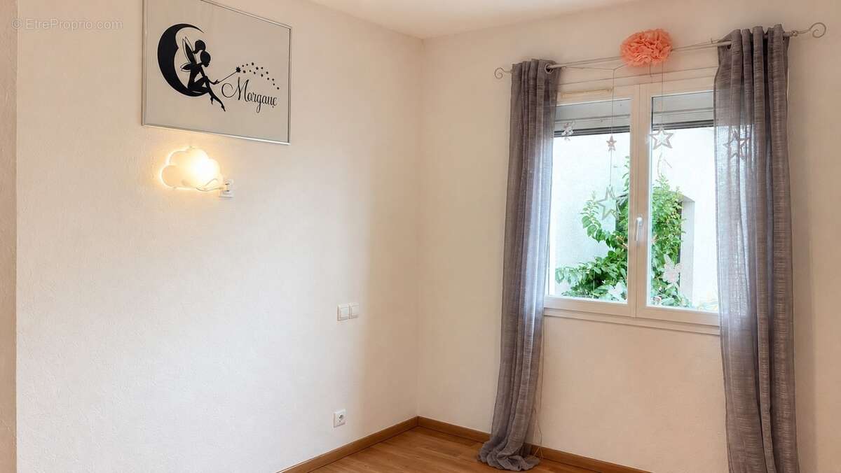 Villa T6 de 154m² de plain pied sur terrain de 2540m² - photo 10