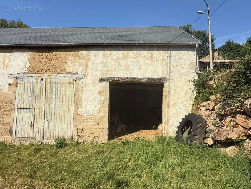 Auv 1225: Maison de caractère, grande grange, toits neufs, 1640m2 - photo 54