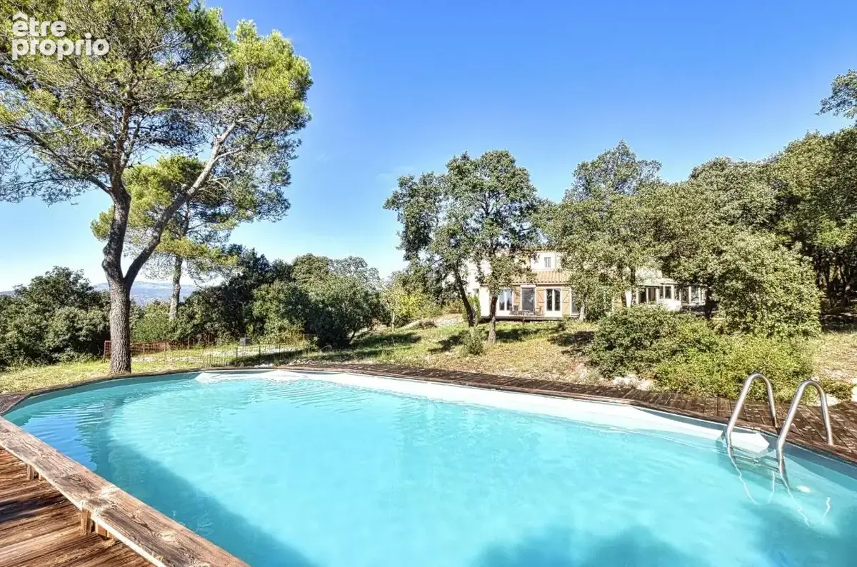Villa d’architecte au cœur de 2,6 hectares de nature, avec vue panoramique exceptionnelle - photo 2