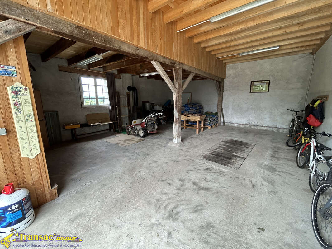 Corps de ferme 4 pièces 118m2 avec dépendances et terrain - photo 12