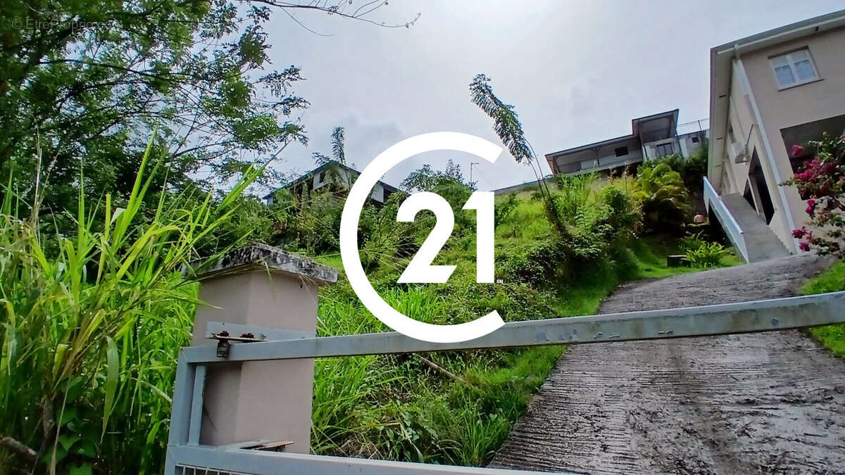 Terrain à SAINTE-LUCE