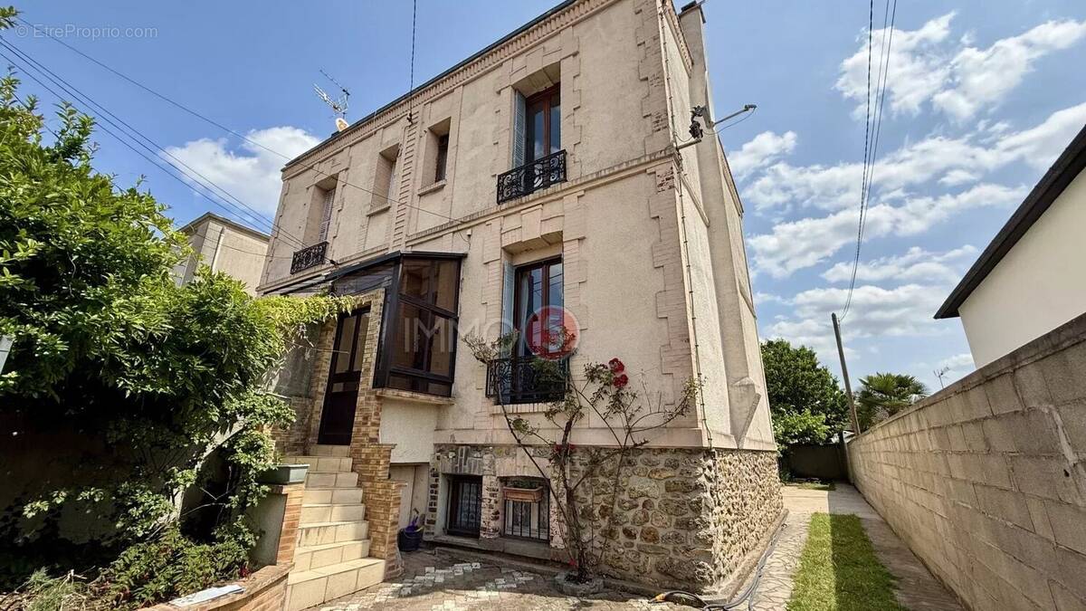 Maison à LIVRY-GARGAN