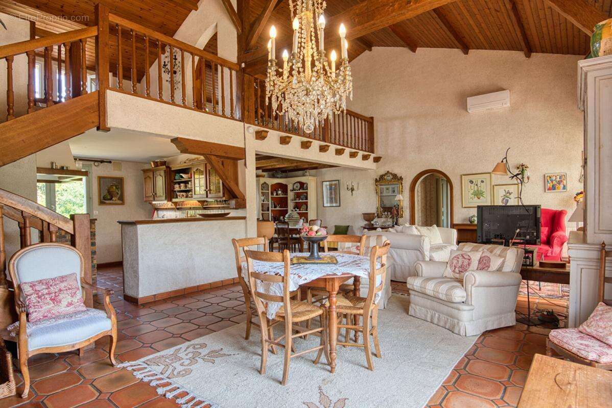 Maison Saint Fiacre Sur Maine 8 pièce(s) 157 m² sur une parcelle de  plus de 1100 m² - photo 4