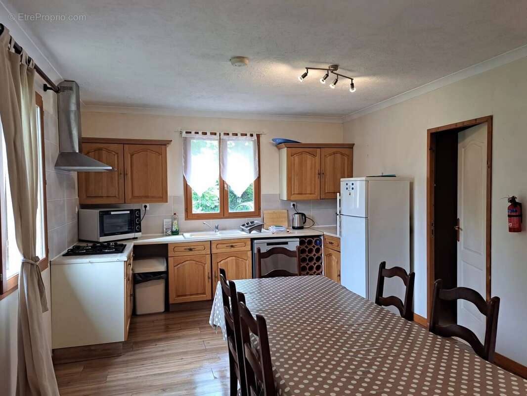 Maison à SAINT-PIERRE-DE-JUILLERS