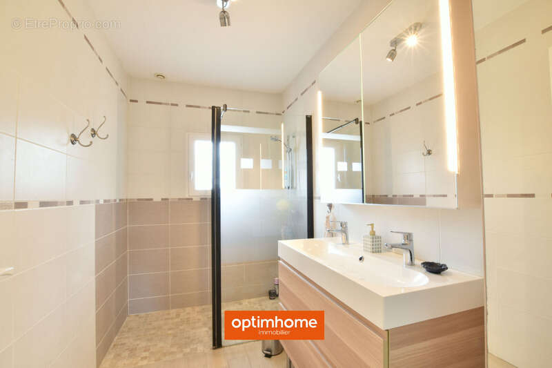 Maison à AMBARES-ET-LAGRAVE