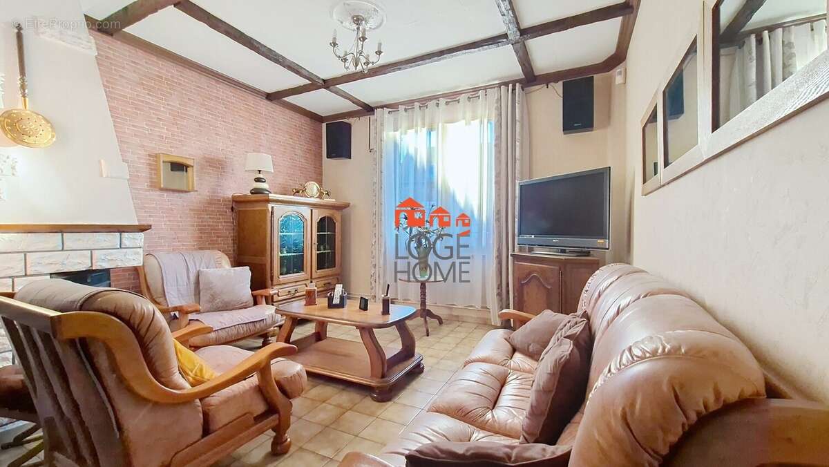 Salon - Maison à COURCELLES-LES-LENS