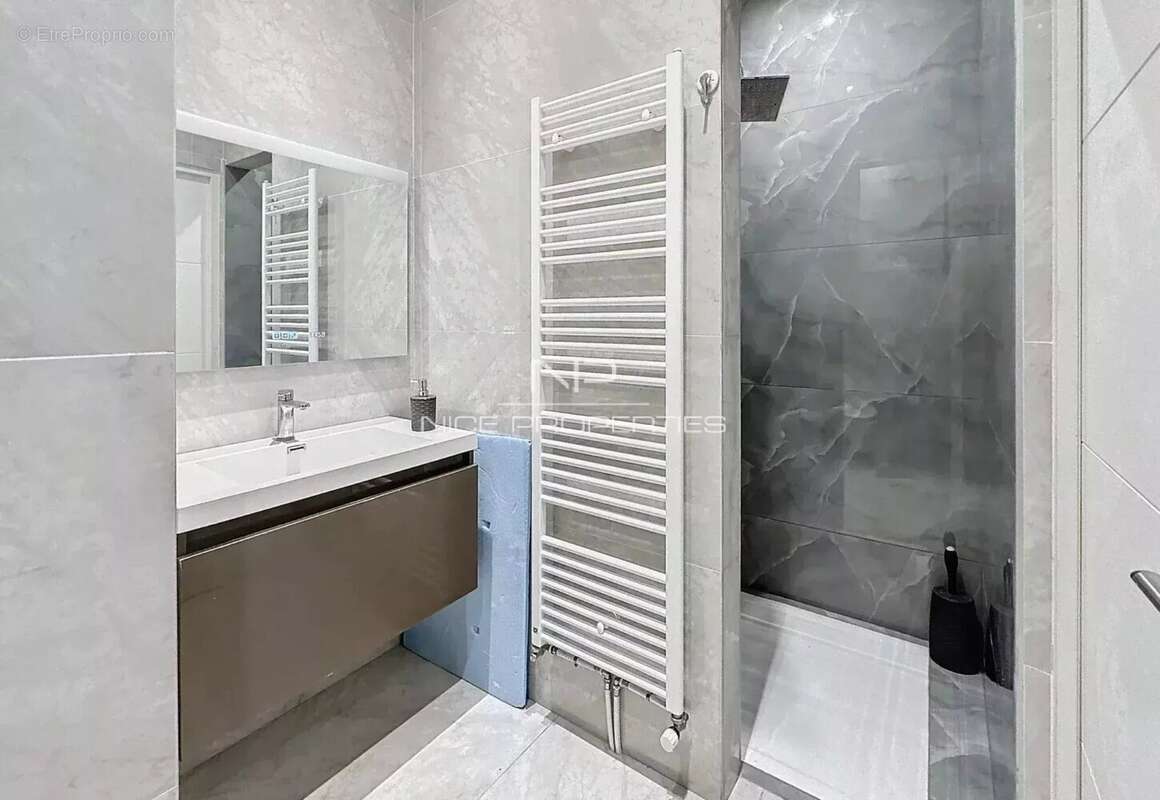 Appartement à ROQUEBRUNE-CAP-MARTIN