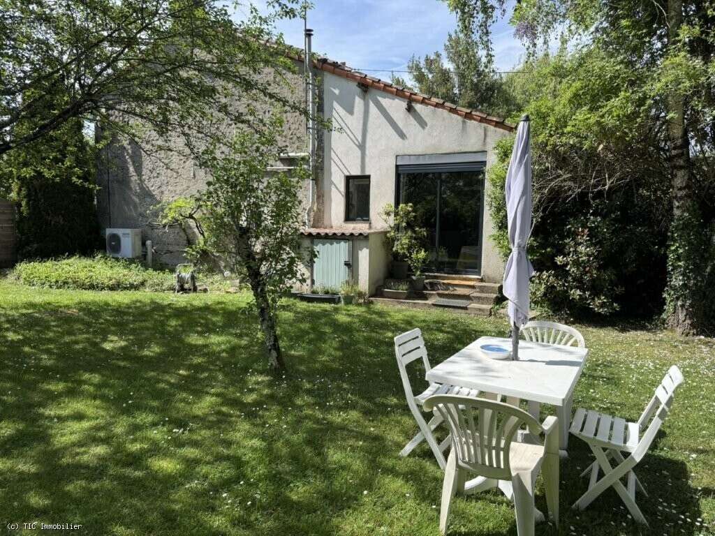 Maison à NANTEUIL-EN-VALLEE
