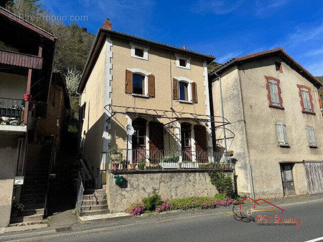 Maison à LIVINHAC-LE-HAUT