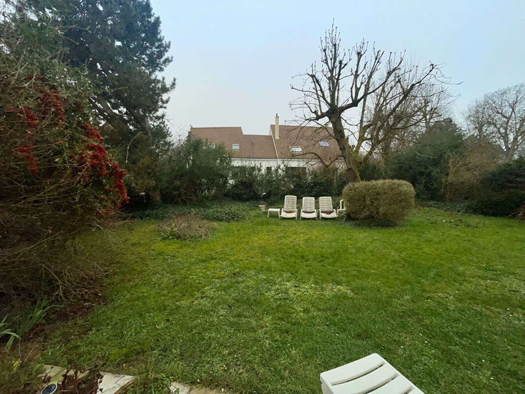 Maison à LE MESNIL-LE-ROI