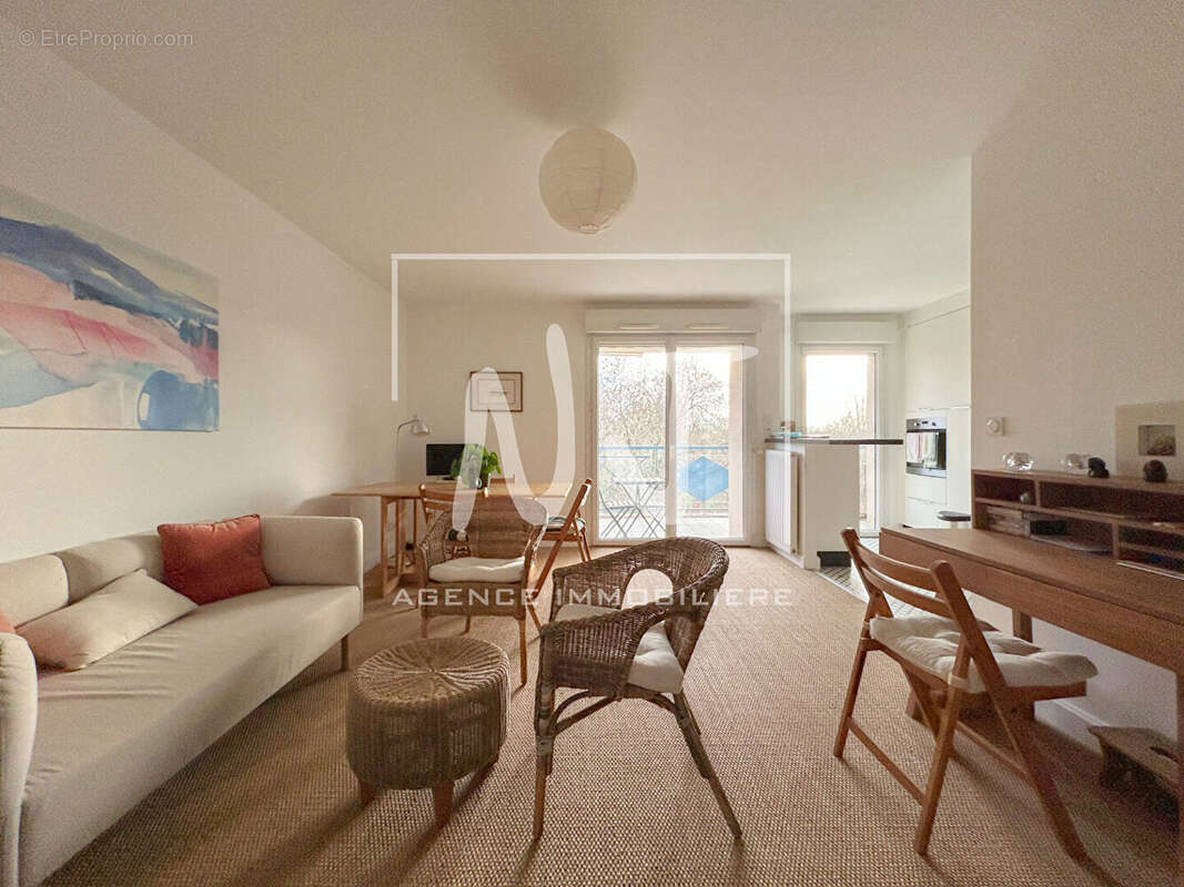 Appartement à LES PONTS-DE-CE