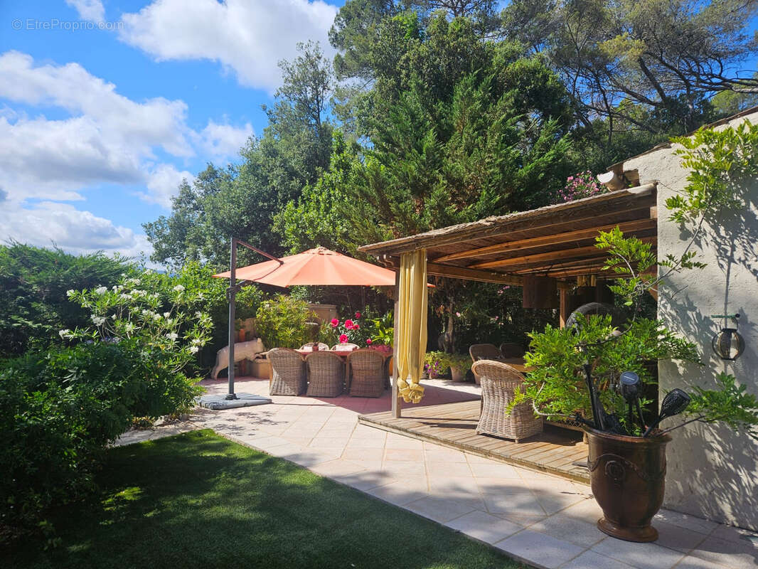 Maison à ROQUEFORT-LES-PINS