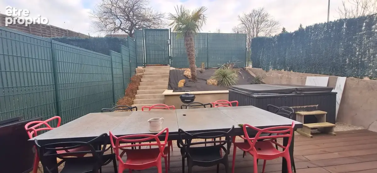 A 5 mn de la gare de sens,maison de ville avec sa terrasse privative et local commercial,ideal 1er achat. - photo 12