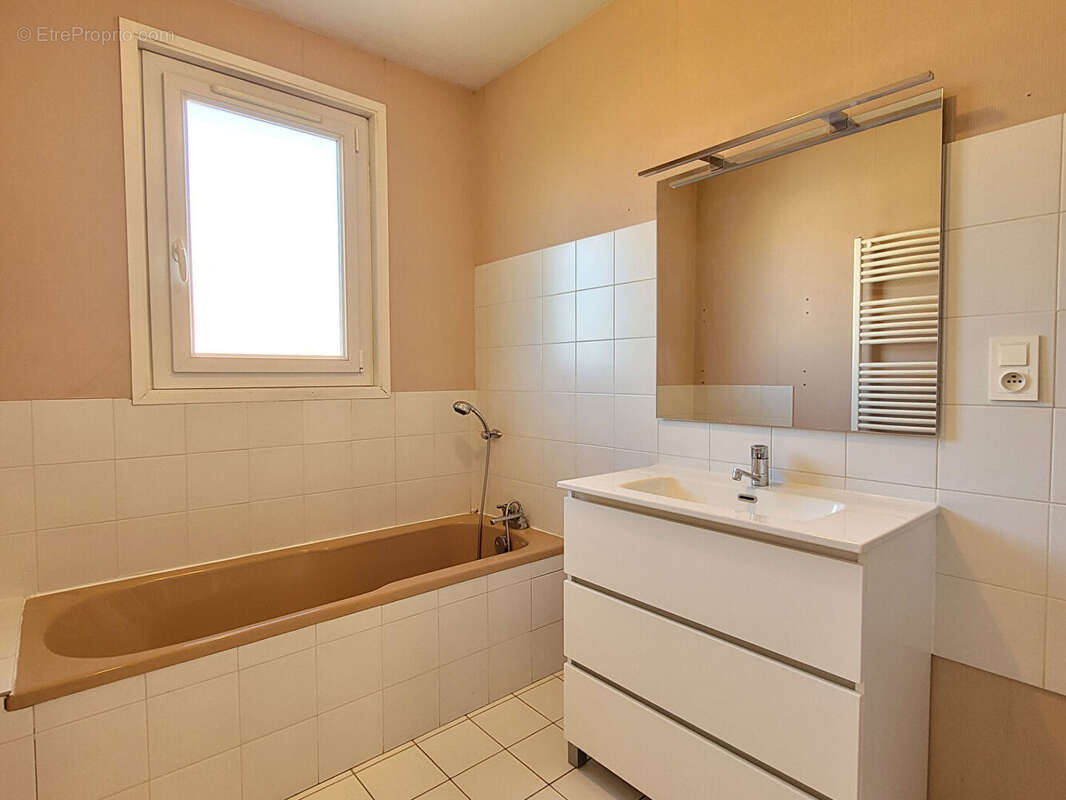 Maison à BRIVES-CHARENSAC