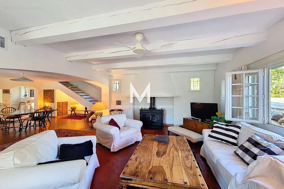 Maison à PLAN-DE-LA-TOUR