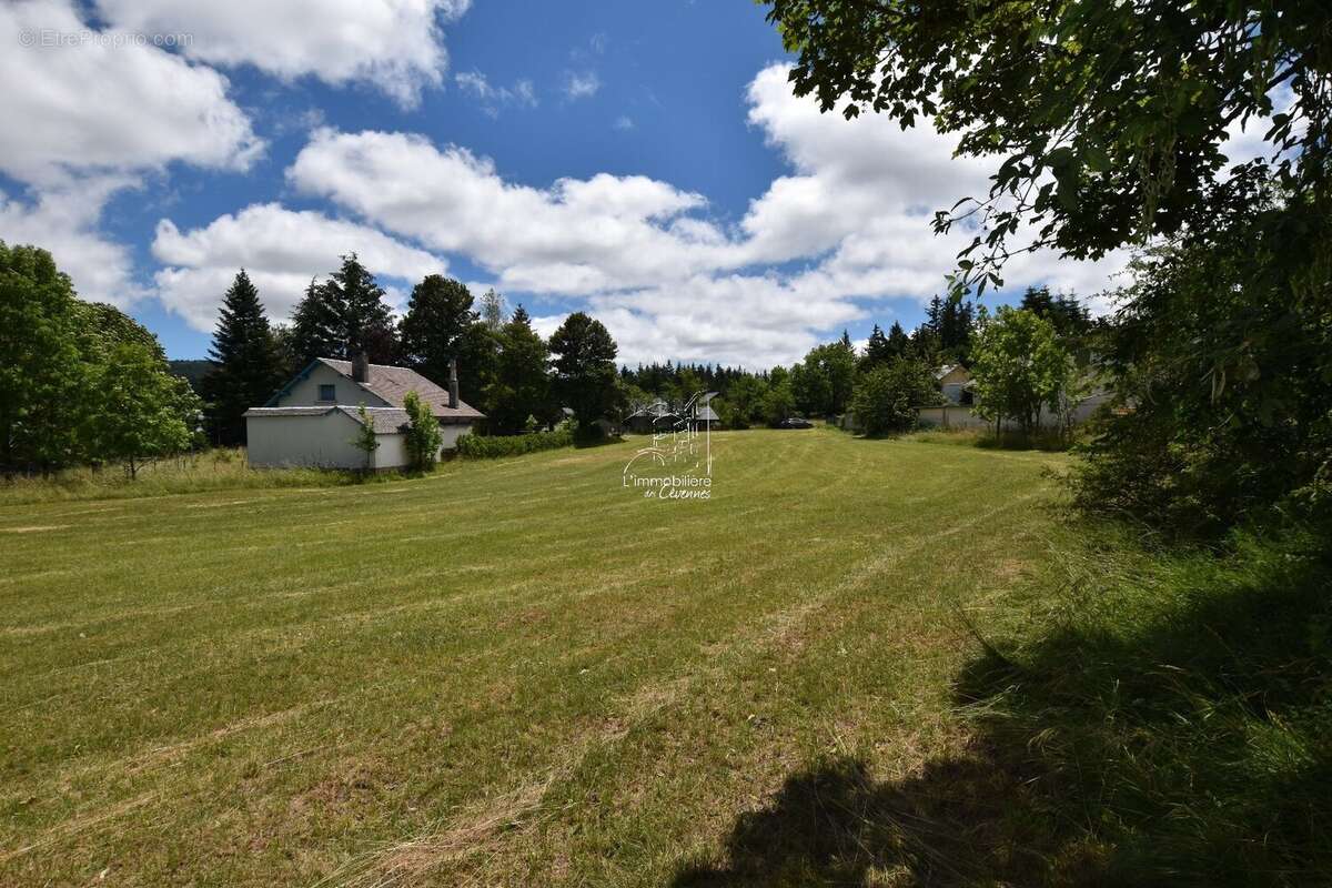 Terrain à SAINT-SAUVEUR-CAMPRIEU