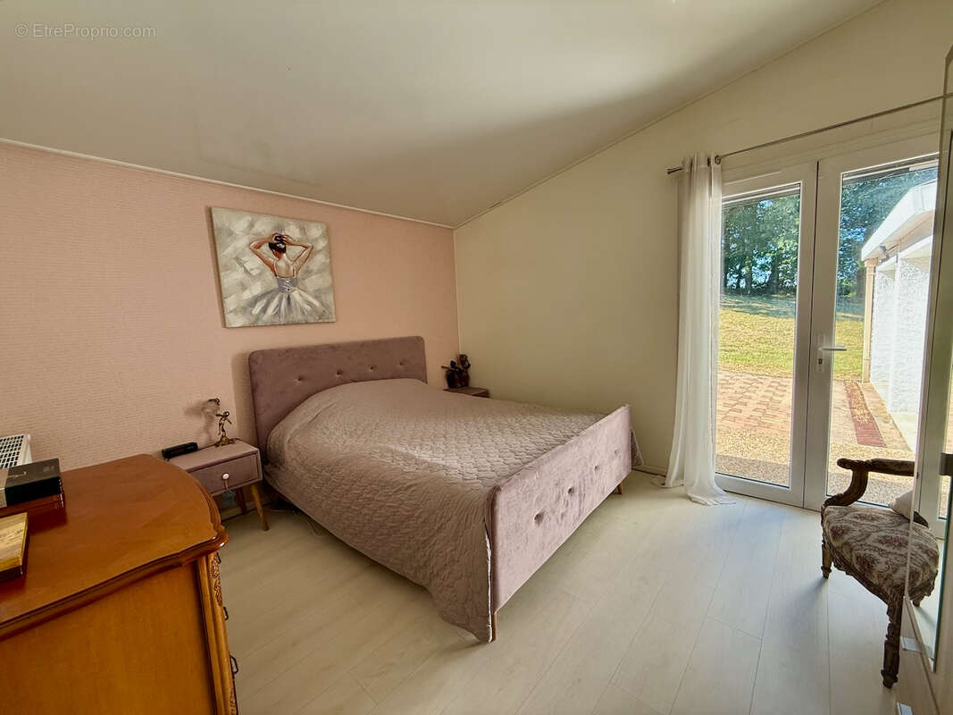 Maison Pujols 200m2 AVEC PISCINE ET VUE. Vous recherchez de la vue au calme dans un des plus beaux villages de France ? Ne cherc - photo 11