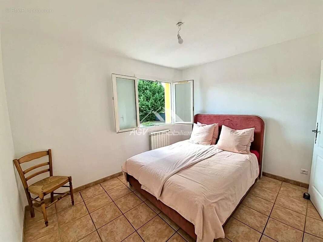 Maison à SAINT-HILAIRE-DE-BRETHMAS