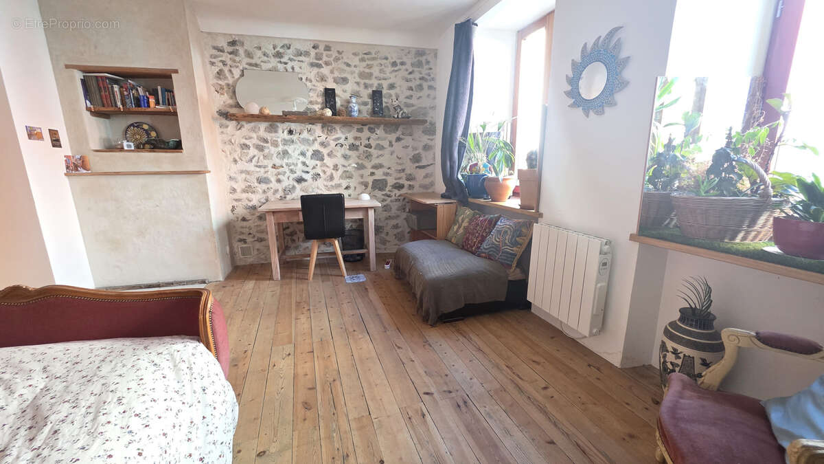 Grand t4 avec studio coin nuit et ses deux greniers a renover - photo 6