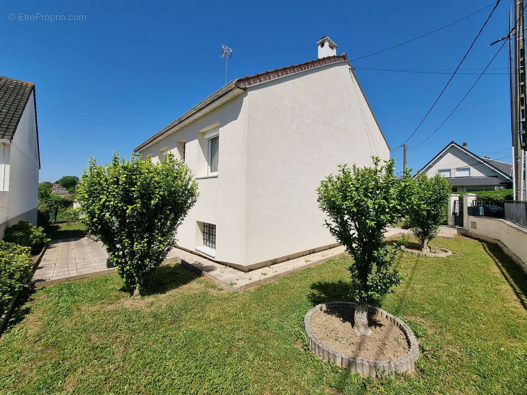 Maison à VAUX-LE-PENIL