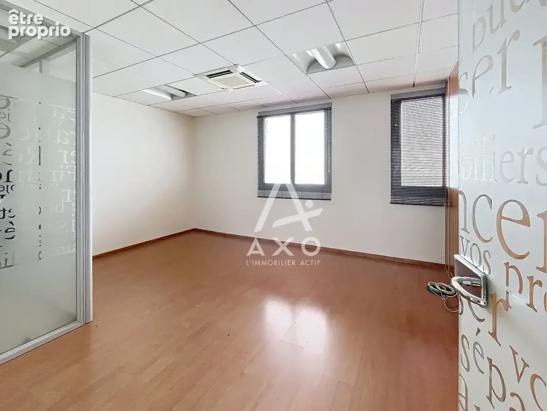 SANVIGNES-LES-MINES (71) - Local Commercial 230 m² - photo 5