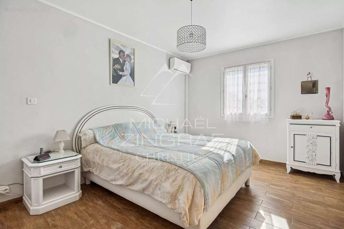 Maison à SAINT-CEZAIRE-SUR-SIAGNE