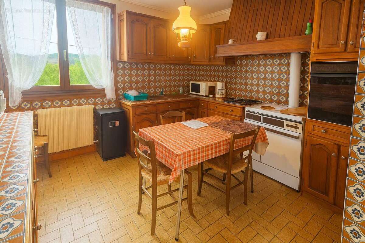 Maison à SAUVIAT-SUR-VIGE