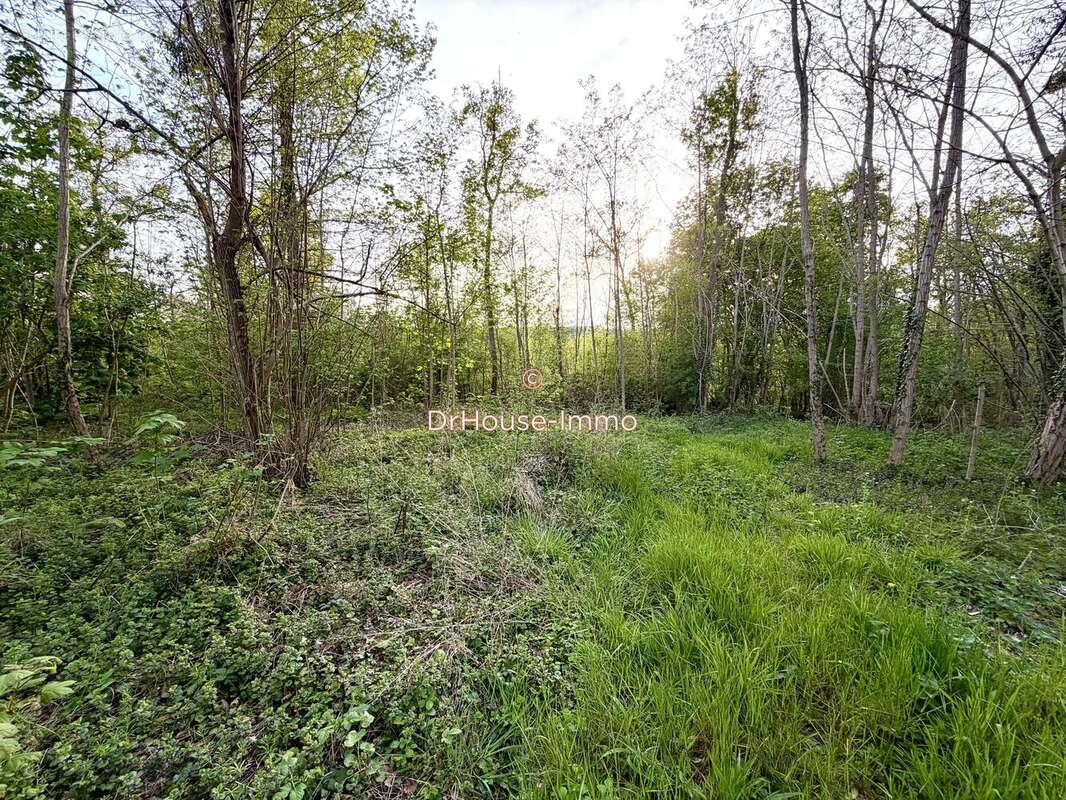 Terrain à FONTENAY-SUR-LOING