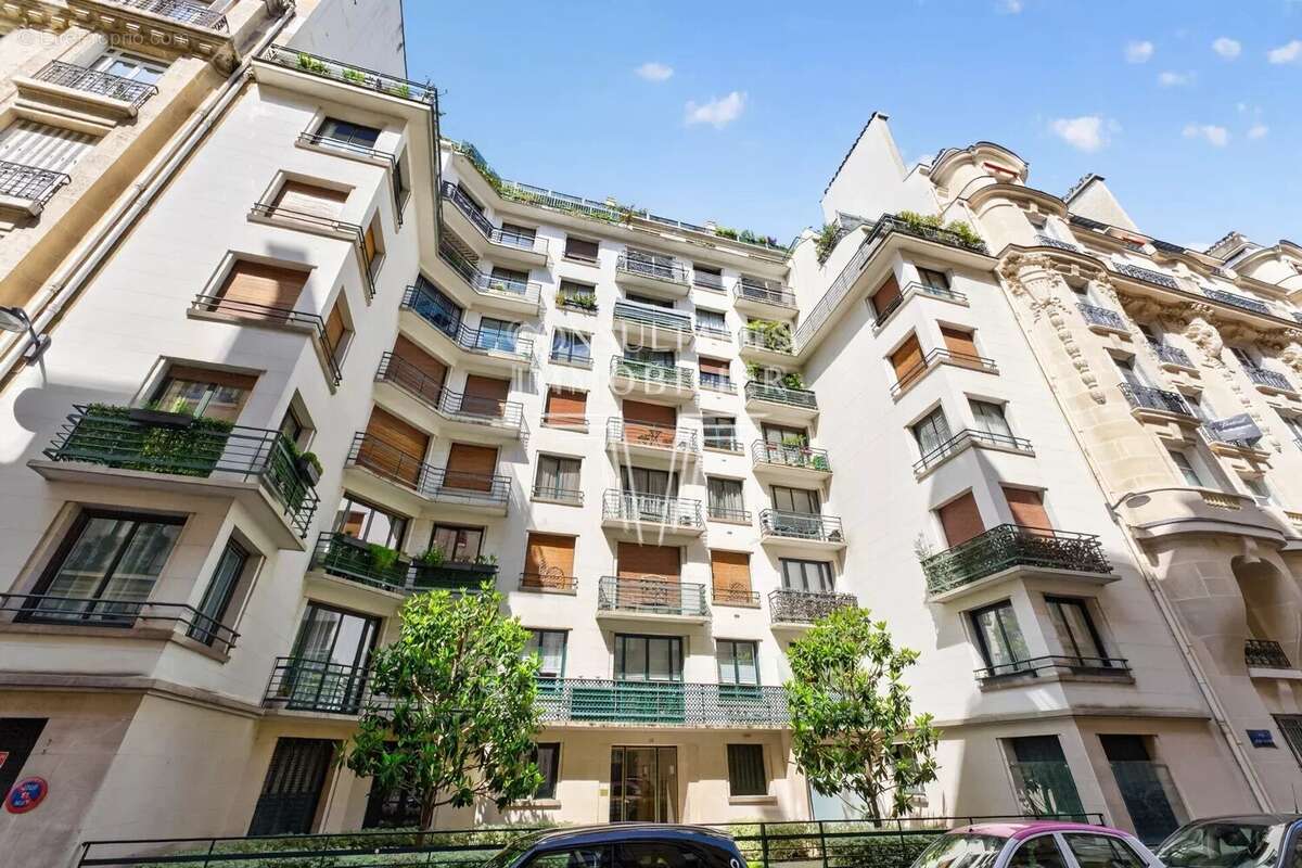 Appartement à PARIS-16E
