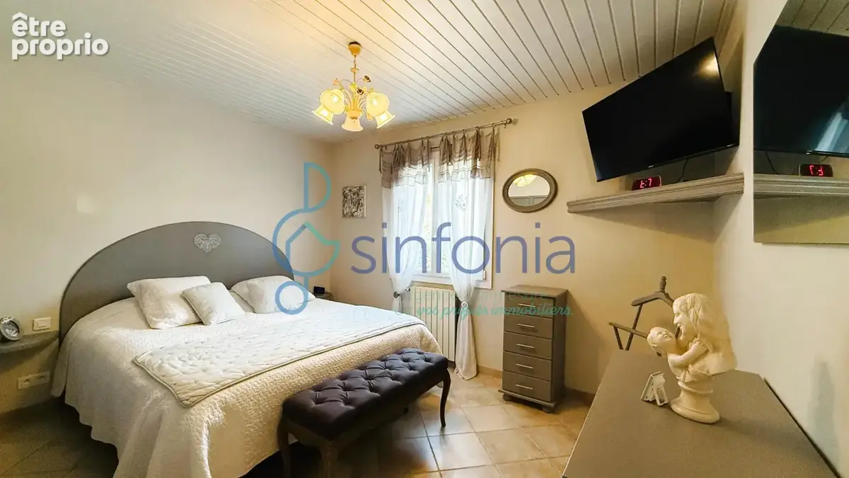 En vente à 6 km d'uzès  propriété familiale de 250 m2 avec piscine et deux espaces de vie indépendants - photo 8